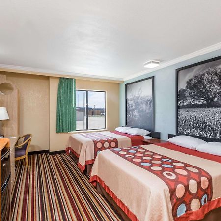 Super 8 By Wyndham Midland Motel Bagian luar foto