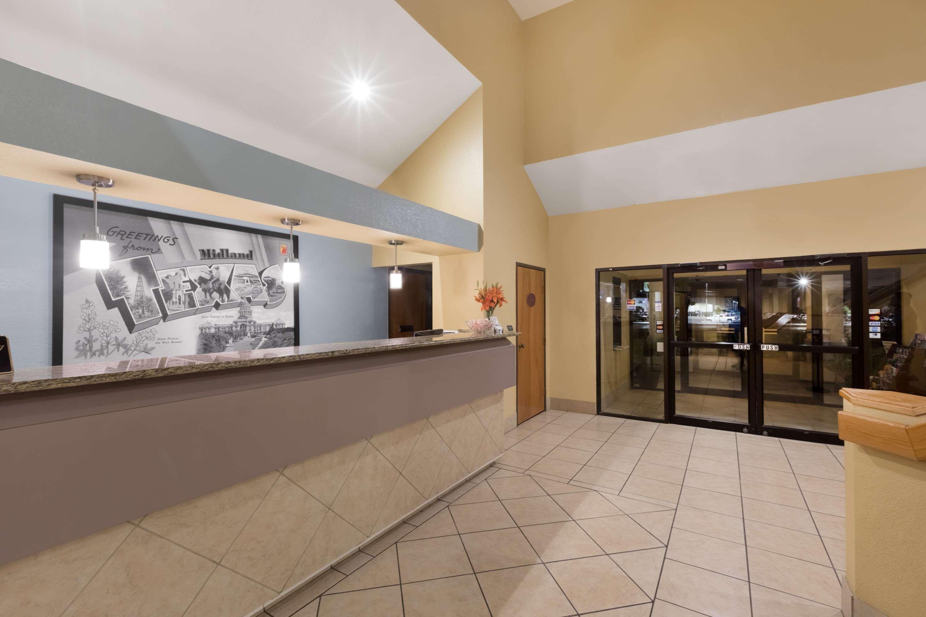 Super 8 By Wyndham Midland Motel Bagian luar foto