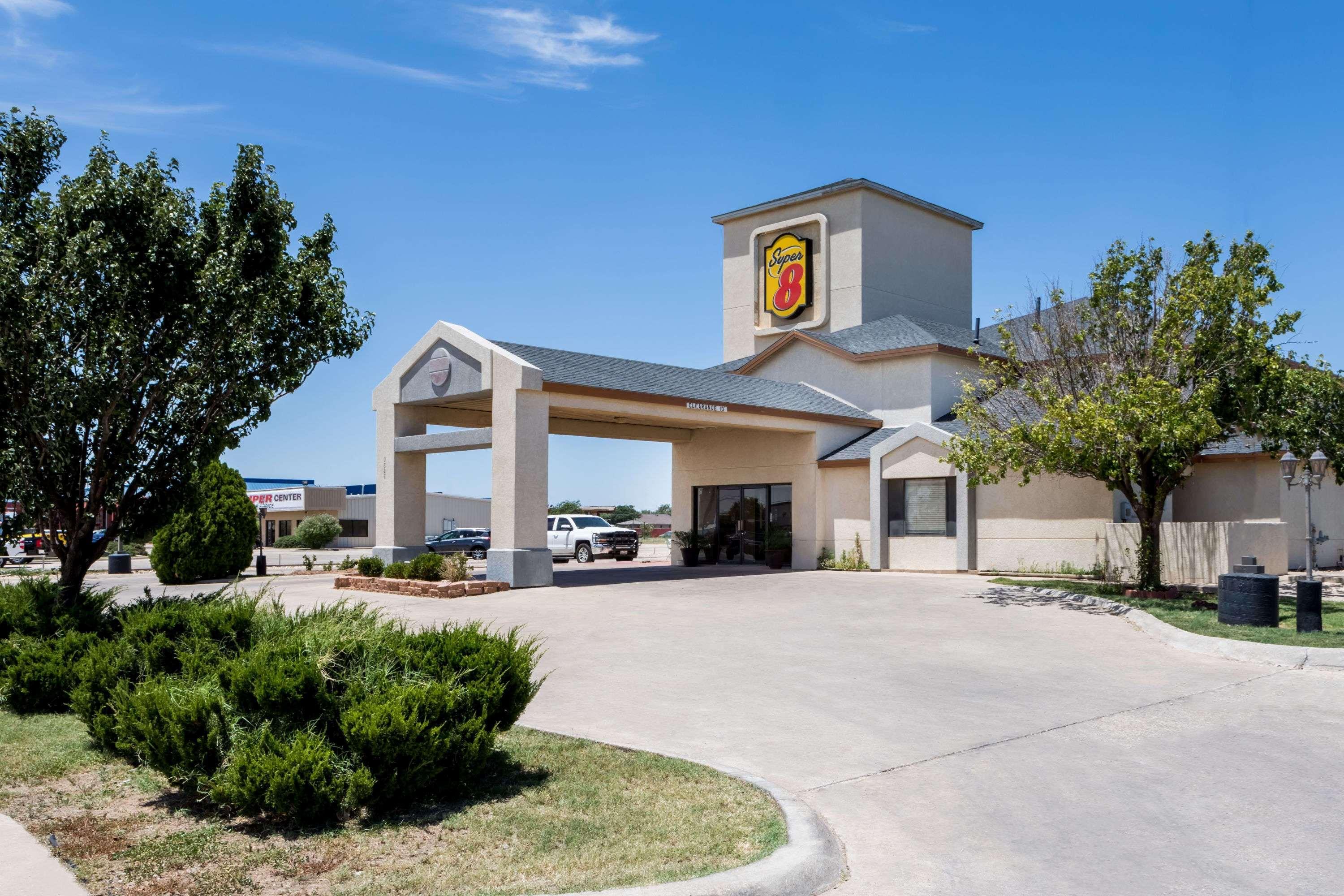 Super 8 By Wyndham Midland Motel Bagian luar foto