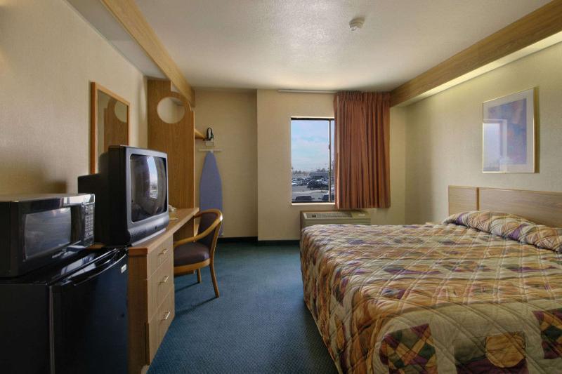 Super 8 By Wyndham Midland Motel Ruang foto