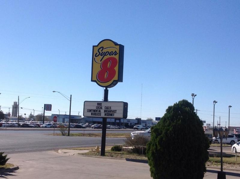 Super 8 By Wyndham Midland Motel Bagian luar foto