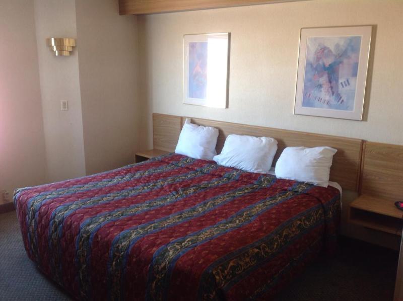 Super 8 By Wyndham Midland Motel Bagian luar foto
