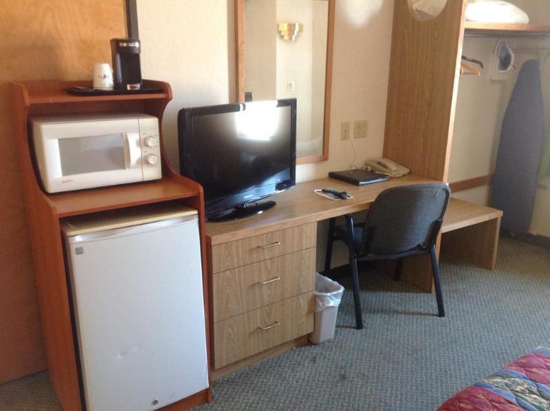 Super 8 By Wyndham Midland Motel Bagian luar foto