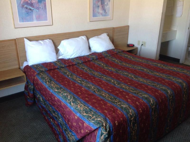 Super 8 By Wyndham Midland Motel Bagian luar foto